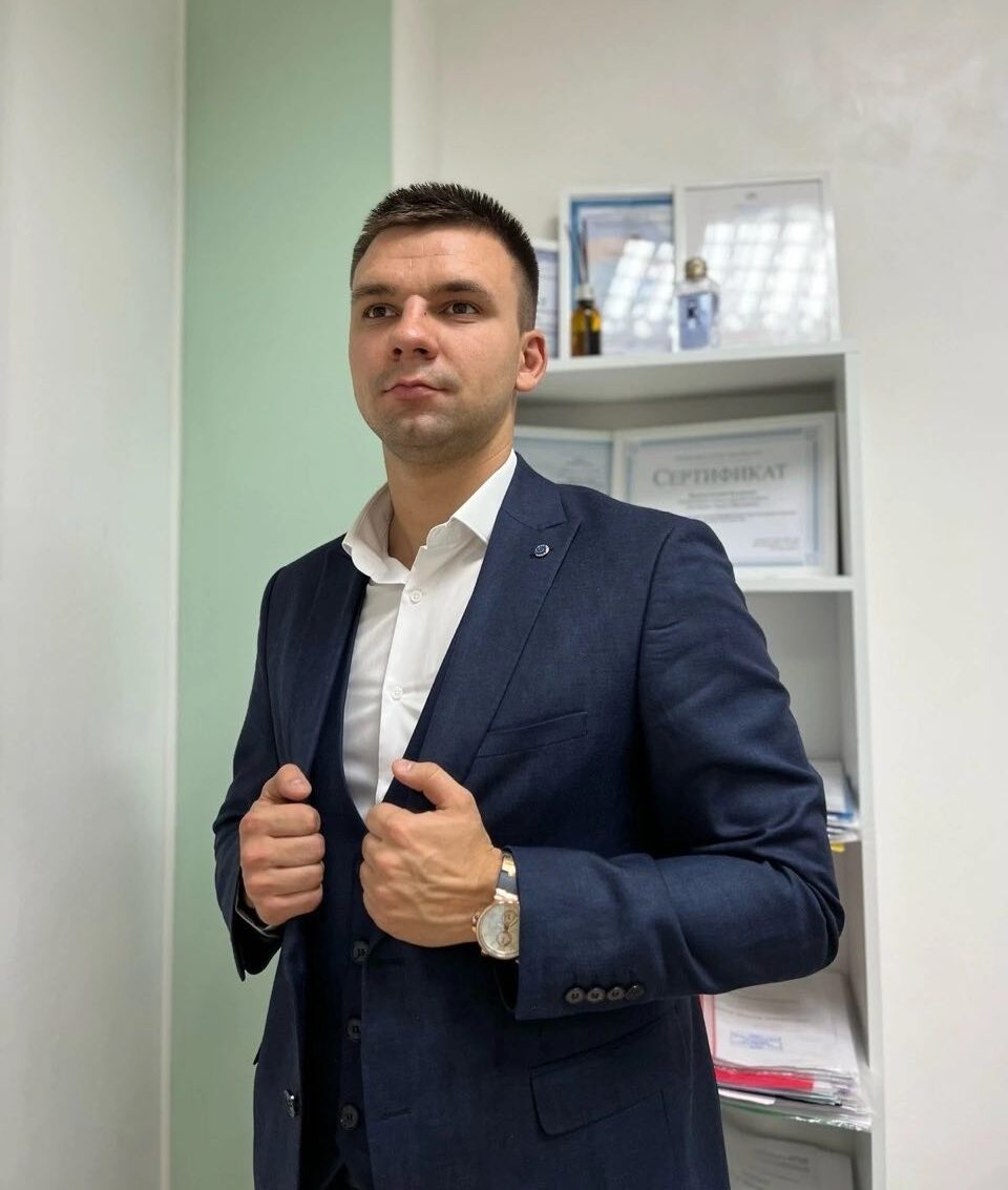 Евгений Журахов - член союза адвокатов. Юрист по административным делам Республики Крым